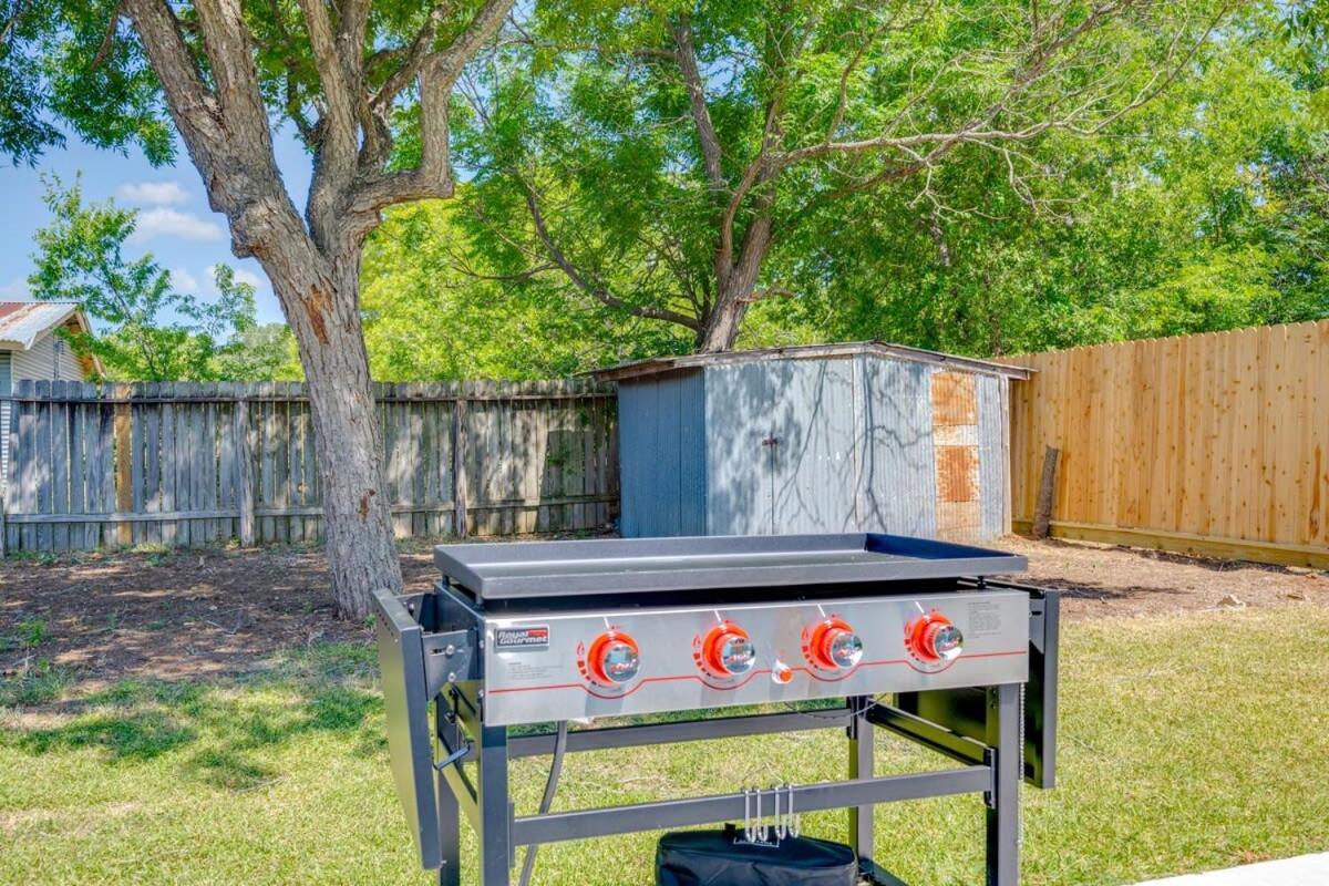 2 Kings Hot Tub Modern Cottage Hill Country Blanco Buitenkant foto