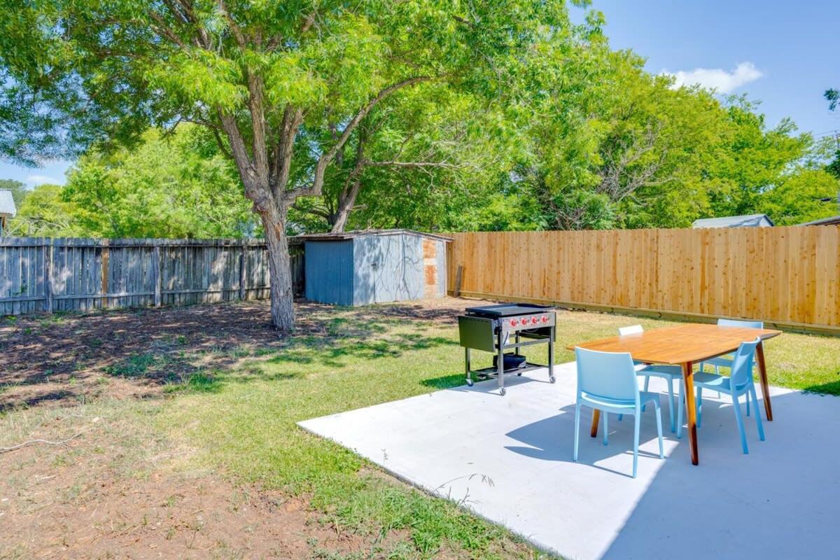 2 Kings Hot Tub Modern Cottage Hill Country Blanco Buitenkant foto